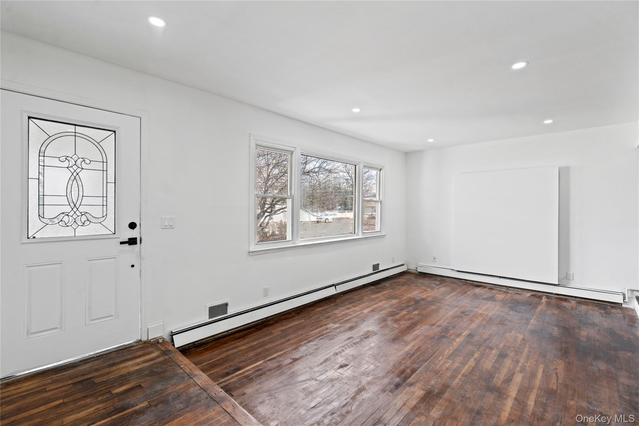 #8 photo, 10 S 30th Street, سوفولك Wyandanch , NY 11798