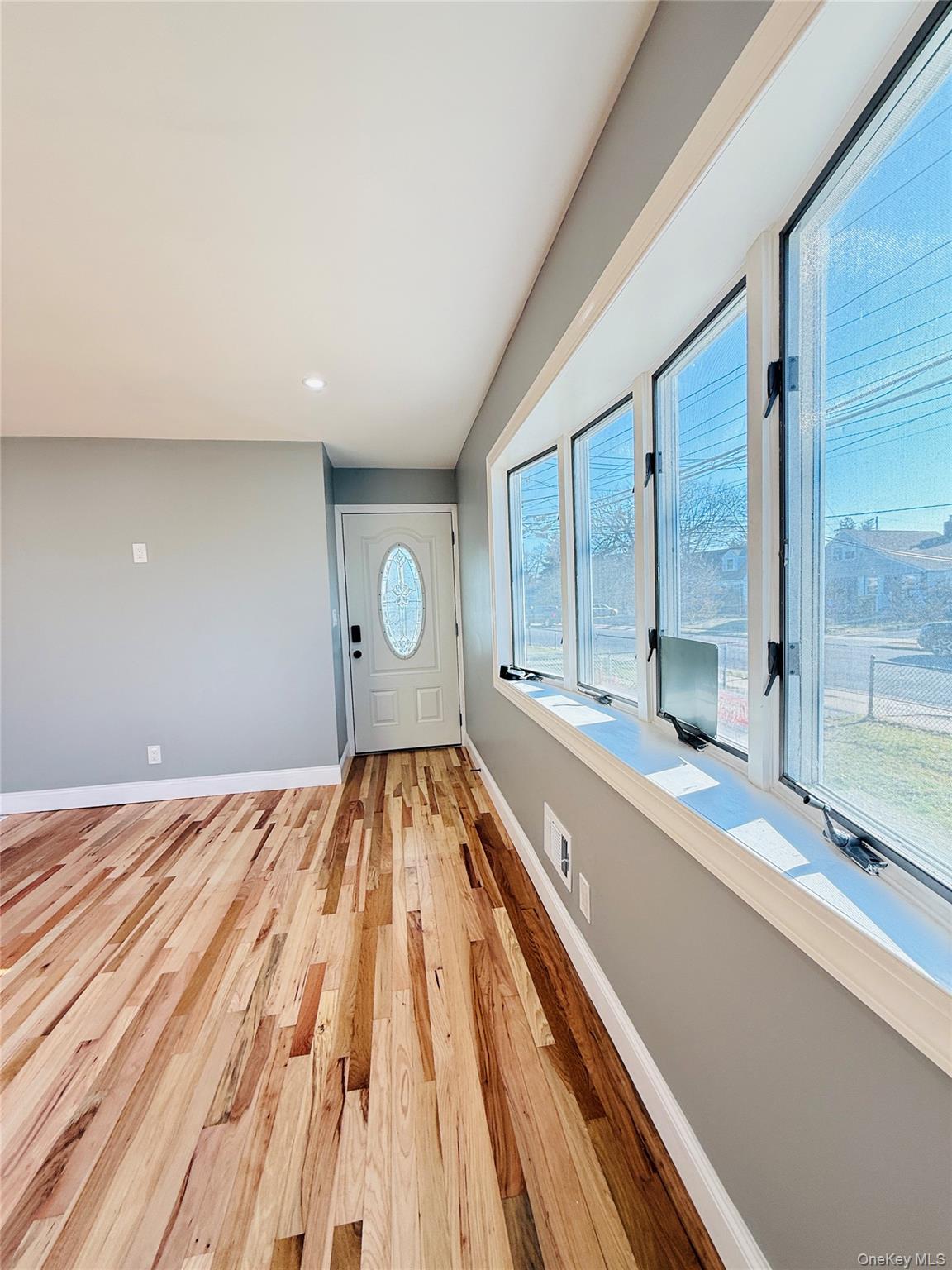 #3 photo, 2489 Beltagh Avenue, 長島 Bellmore , NY 11710