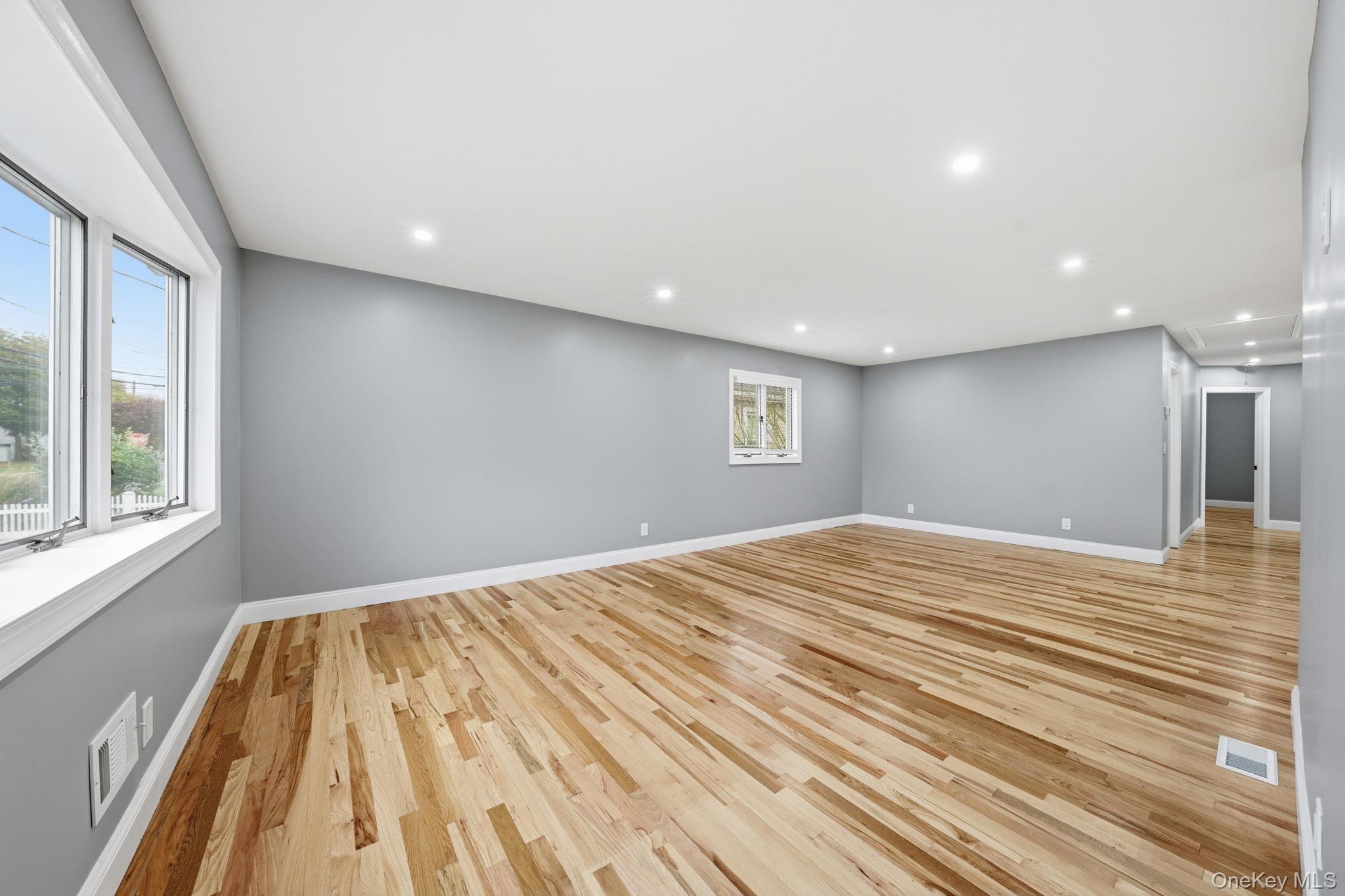 #5 photo, 2489 Beltagh Avenue, 長島 Bellmore , NY 11710