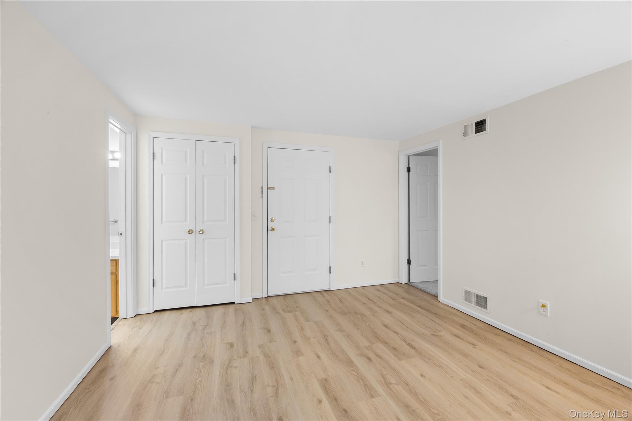 #13 photo, 17 Fairview Street, سوفولك Huntington , NY 11743