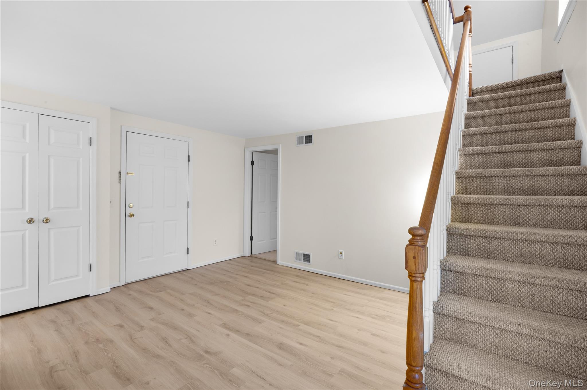 #17 photo, 17 Fairview Street, سوفولك Huntington , NY 11743