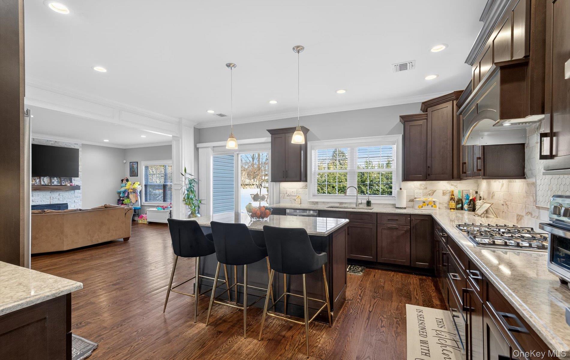 #5 photo, 805 Pine Place, Bellmore , NY 11710