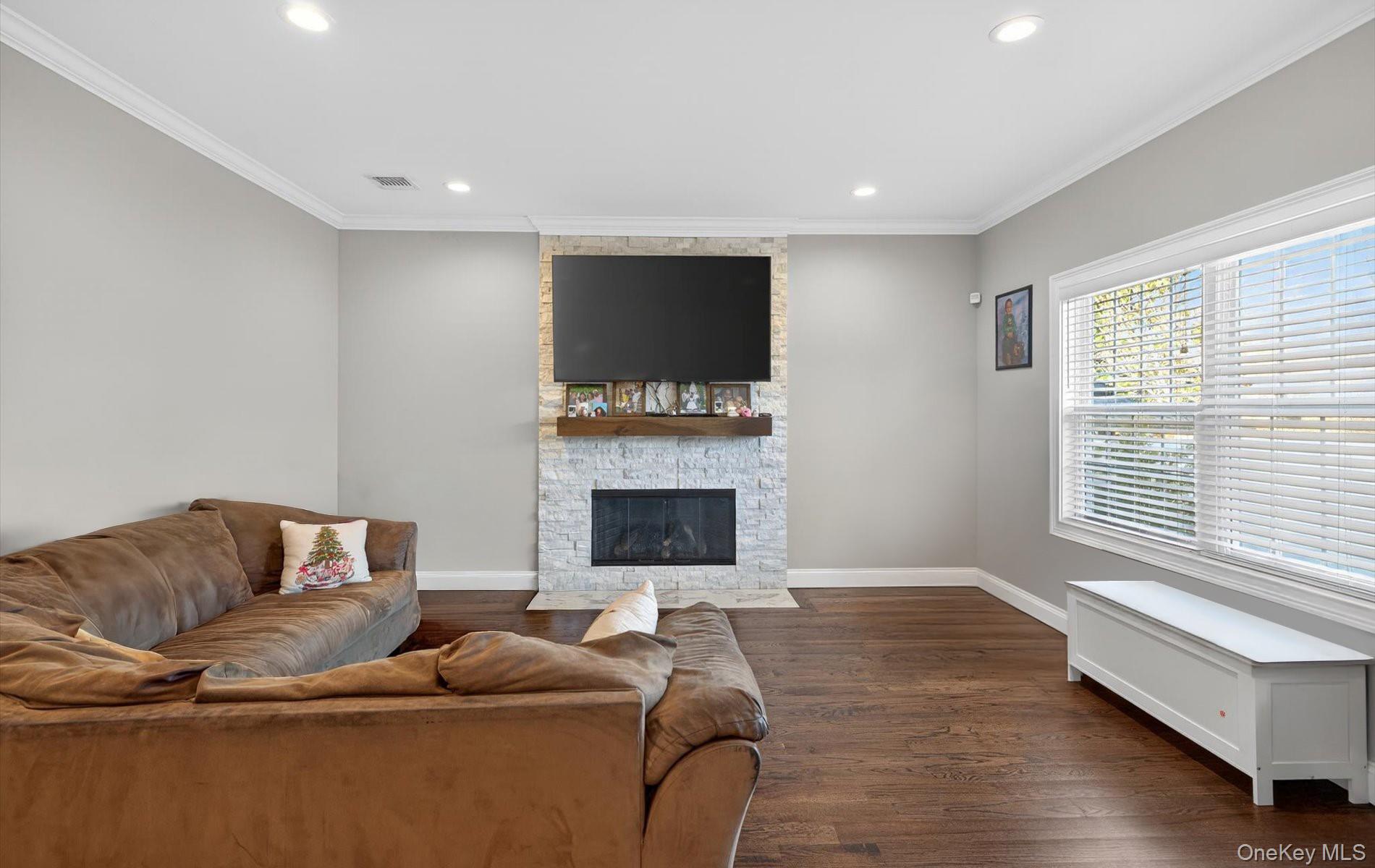 #6 photo, 805 Pine Place, Bellmore , NY 11710