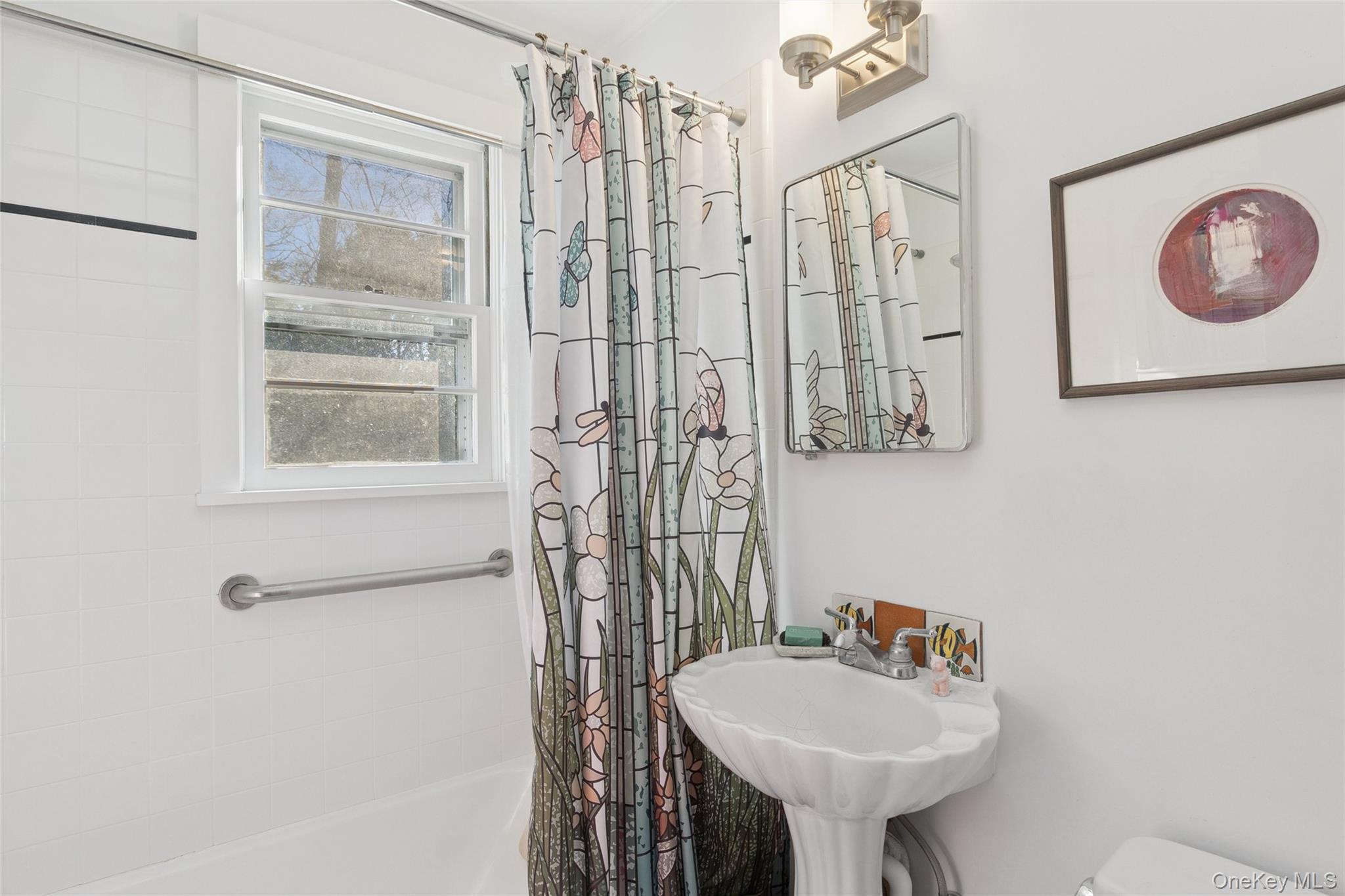 #5 photo, 42 Bittersweet, Hampton Bays , NY 11946