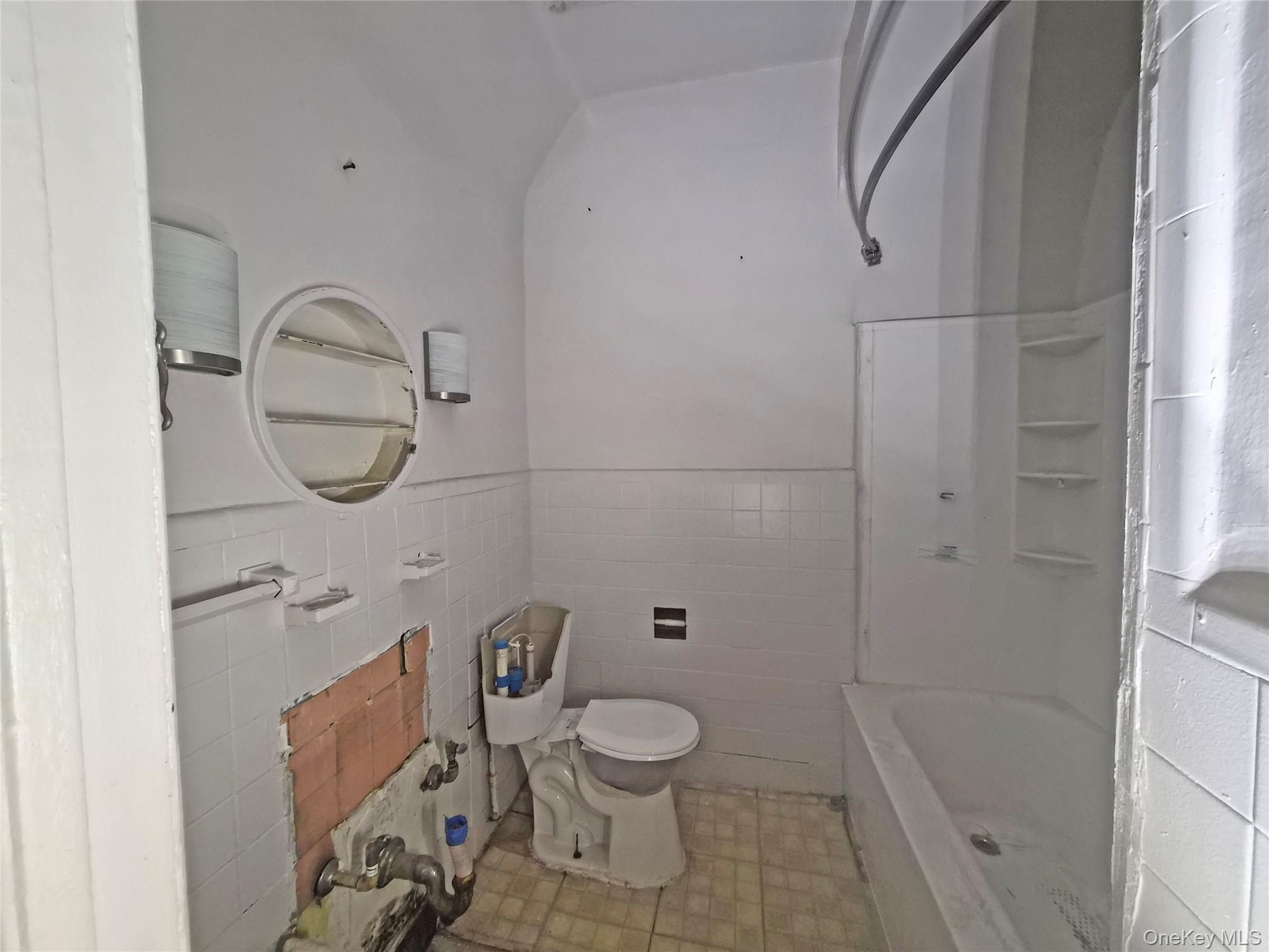 #7 photo, 411 Winthrop Street, הברונקס Brooklyn , NY 11203