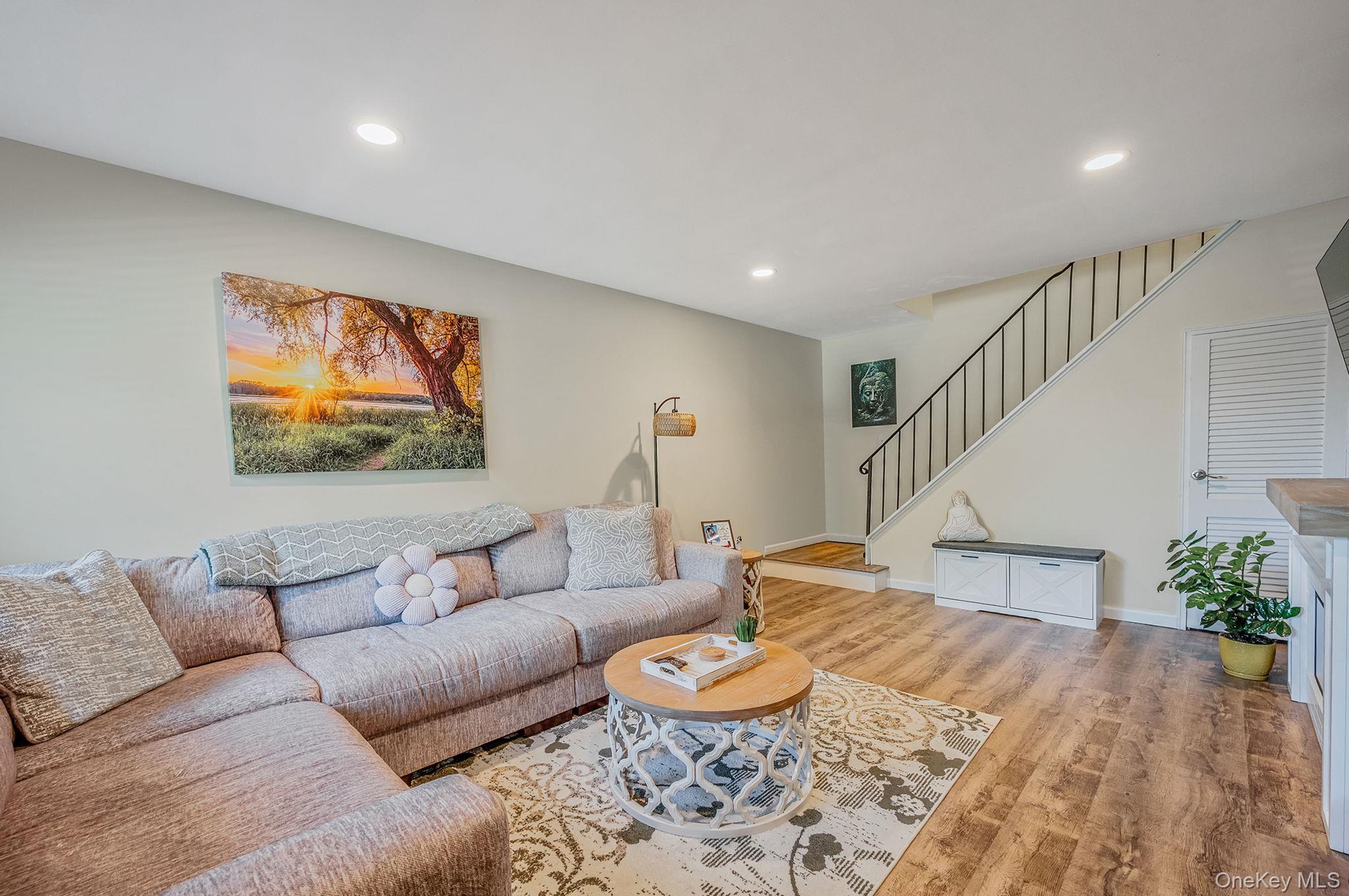 #10 photo, 220 Storm Drive, 東長島 Holtsville , NY 11742