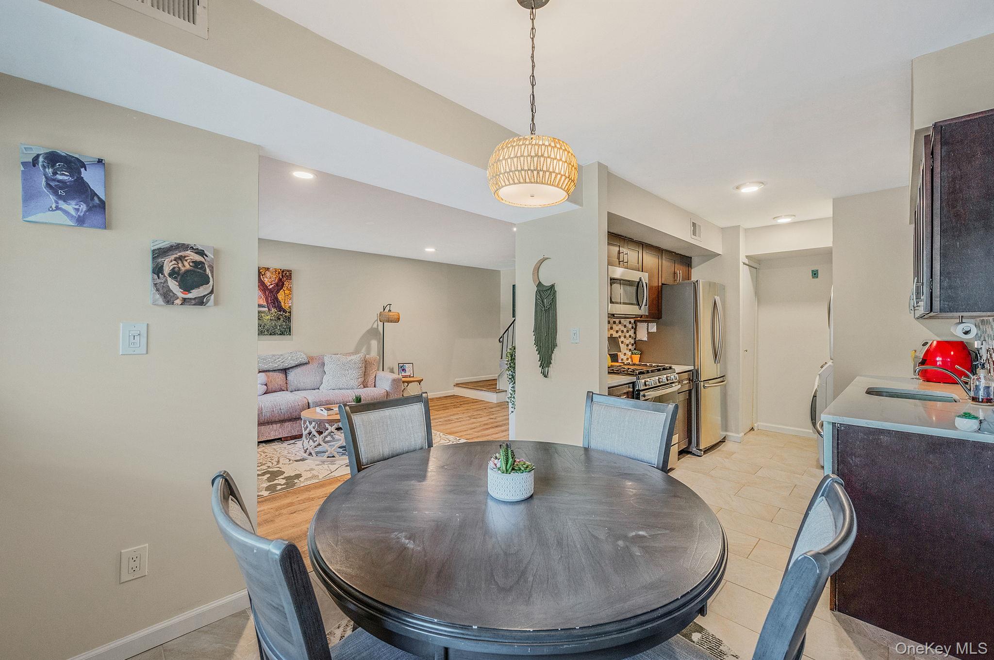 #14 photo, 220 Storm Drive, 東長島 Holtsville , NY 11742