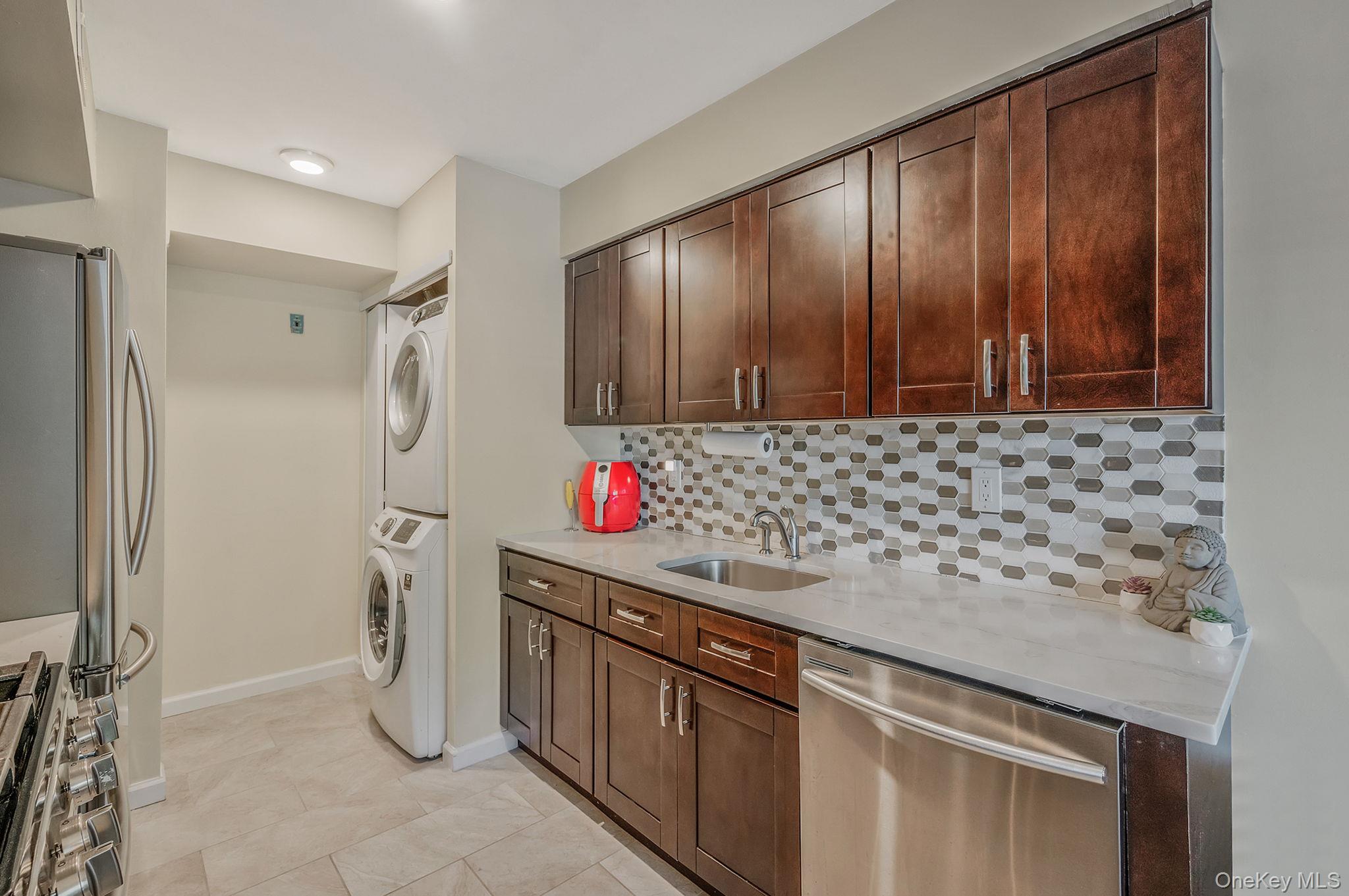 #15 photo, 220 Storm Drive, 東長島 Holtsville , NY 11742