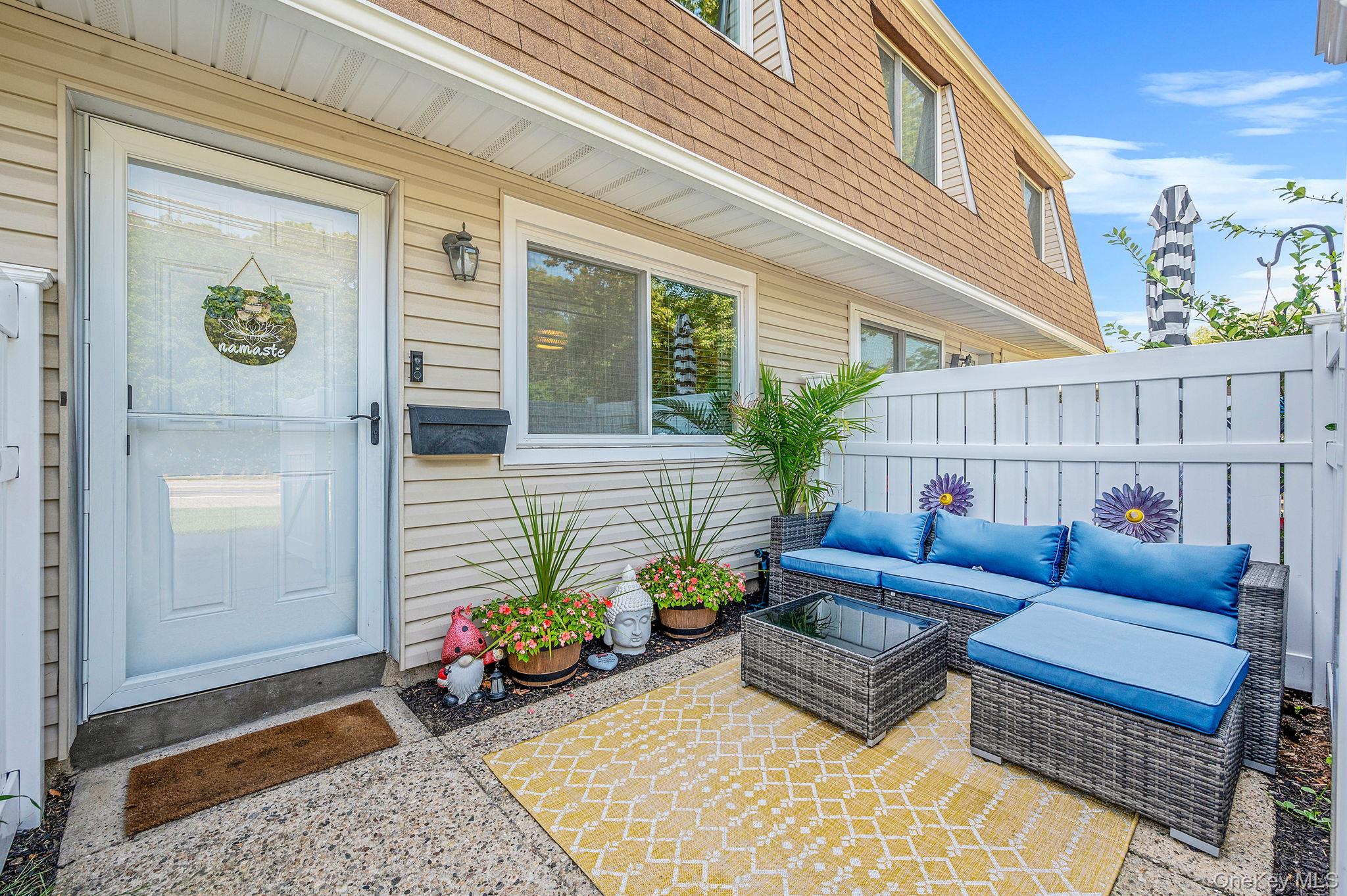 #2 photo, 220 Storm Drive, 東長島 Holtsville , NY 11742