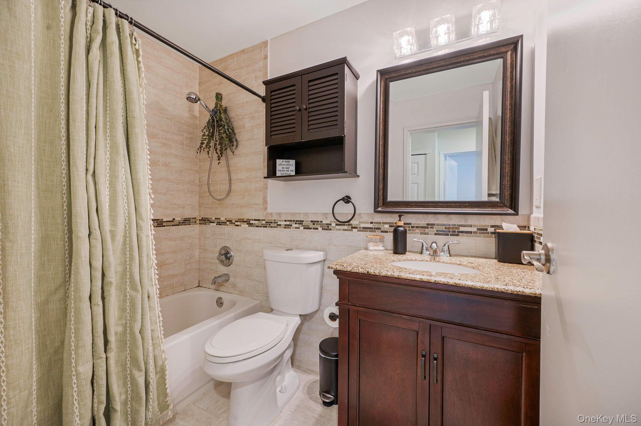 #9 photo, 220 Storm Drive, 東長島 Holtsville , NY 11742