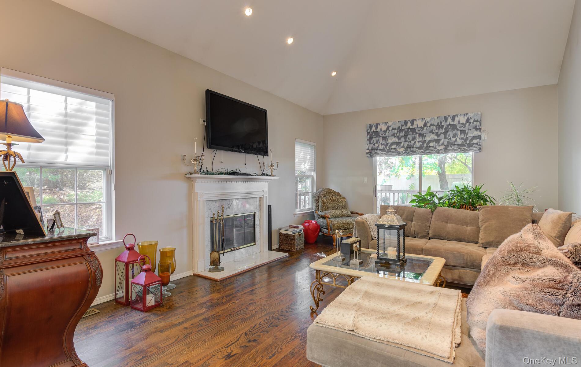 #4 photo, 130 Cinnamon Court, Melville , NY 11747