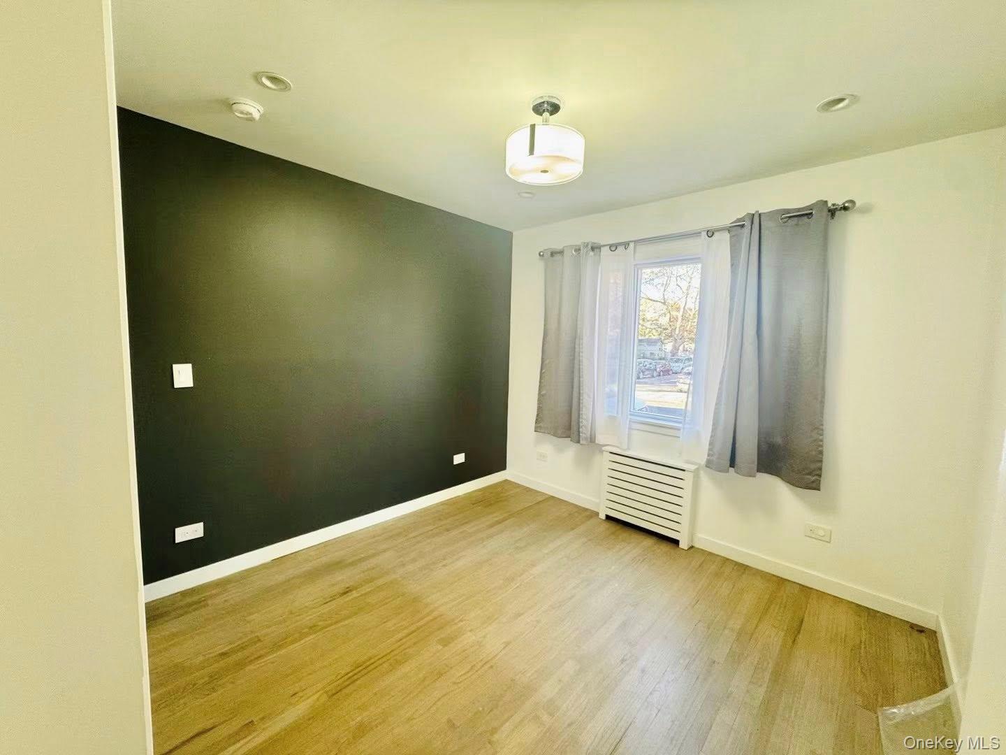 #4 photo, 19104 39th Avenue, बेसाइड Bayside , NY 11358