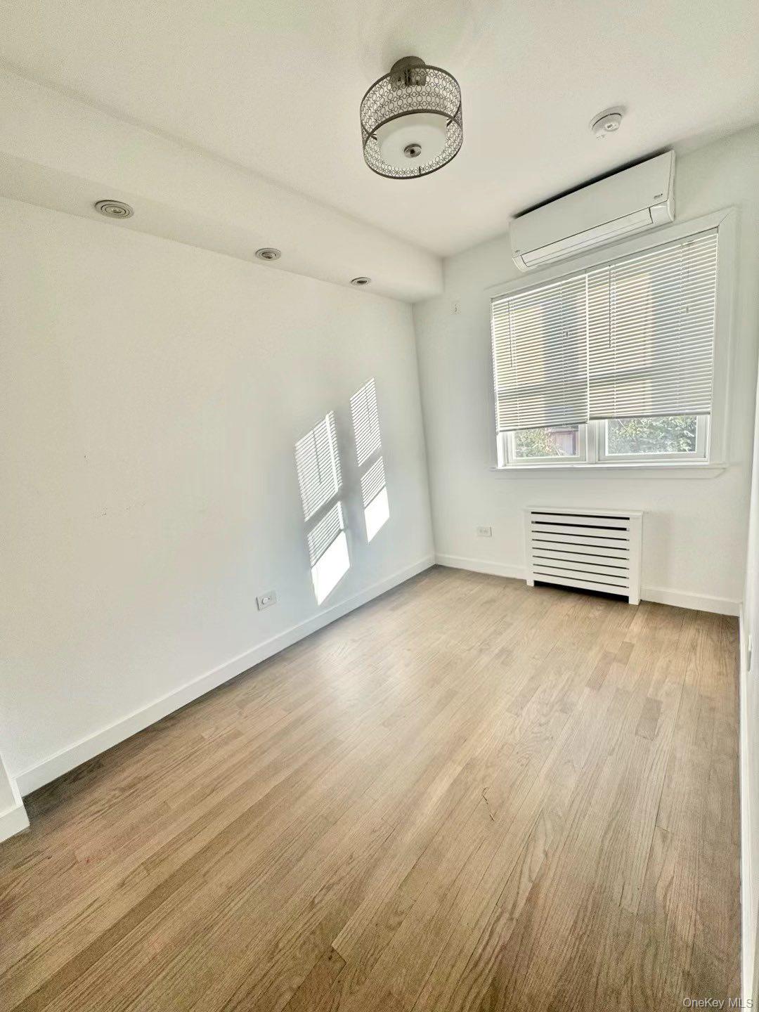 #5 photo, 19104 39th Avenue, बेसाइड Bayside , NY 11358