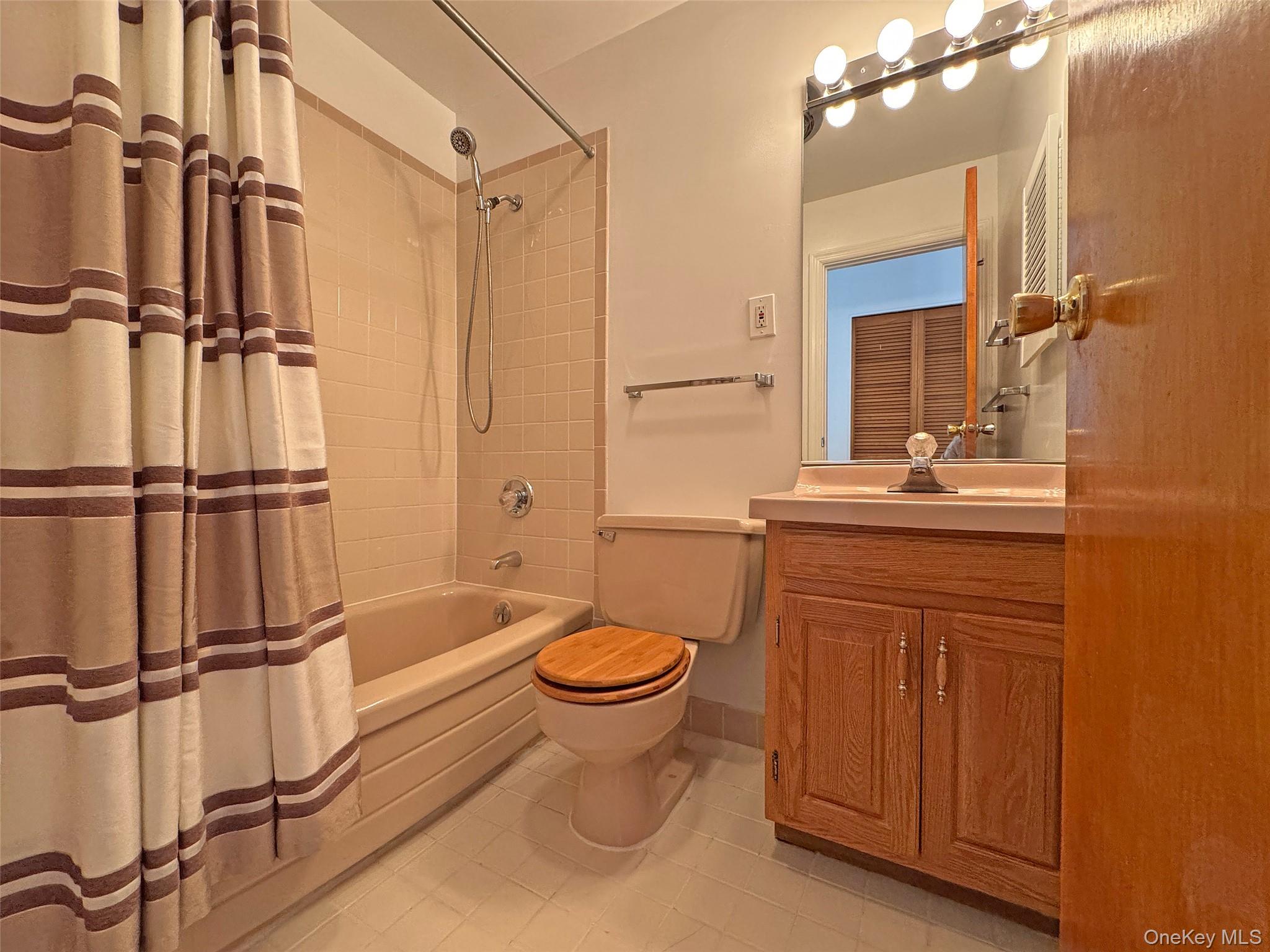 #12 photo, 461 Pinebrook Boulevard, New Rochelle , NY 10804