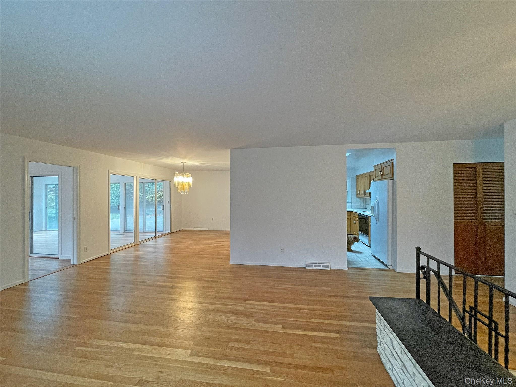 #3 photo, 461 Pinebrook Boulevard, New Rochelle , NY 10804