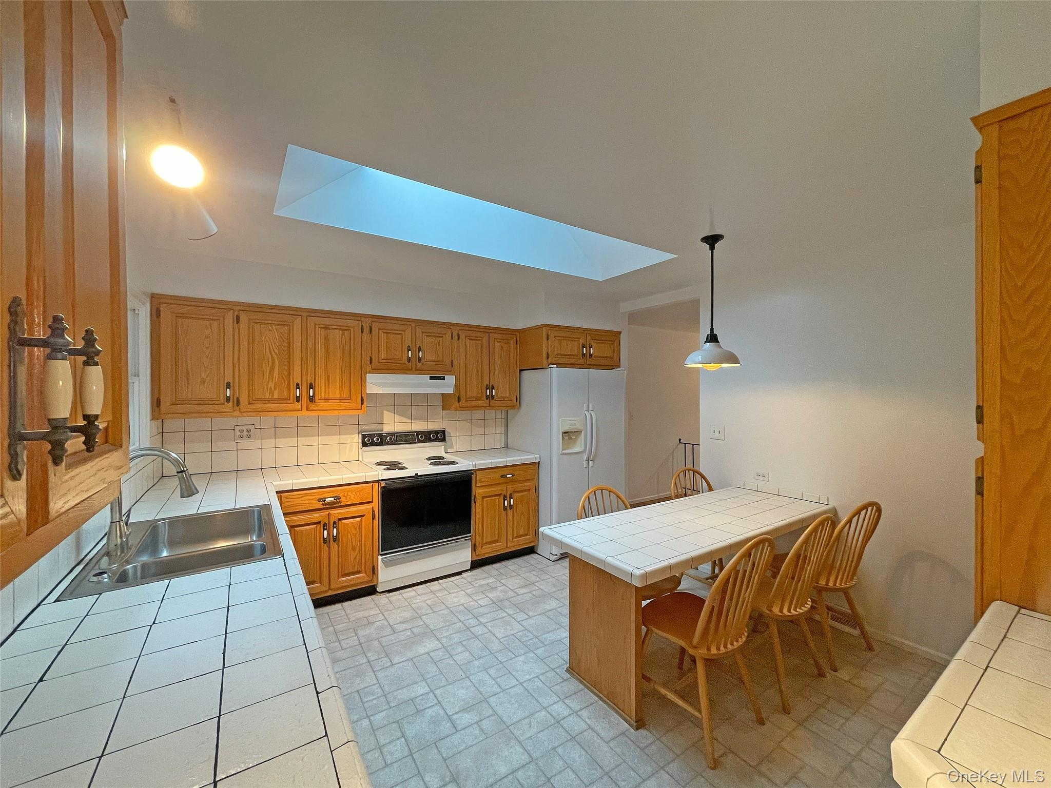 #8 photo, 461 Pinebrook Boulevard, New Rochelle , NY 10804