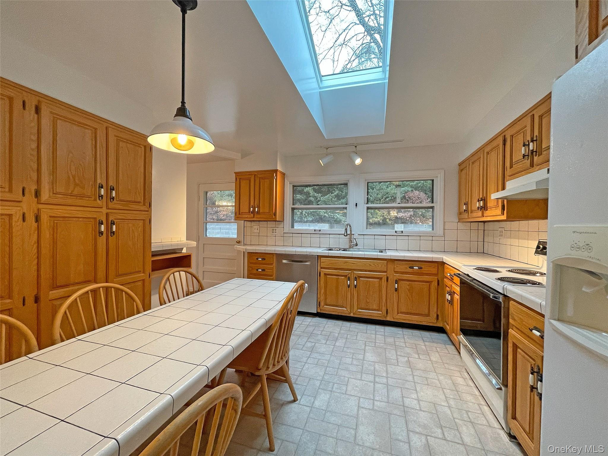 #9 photo, 461 Pinebrook Boulevard, New Rochelle , NY 10804