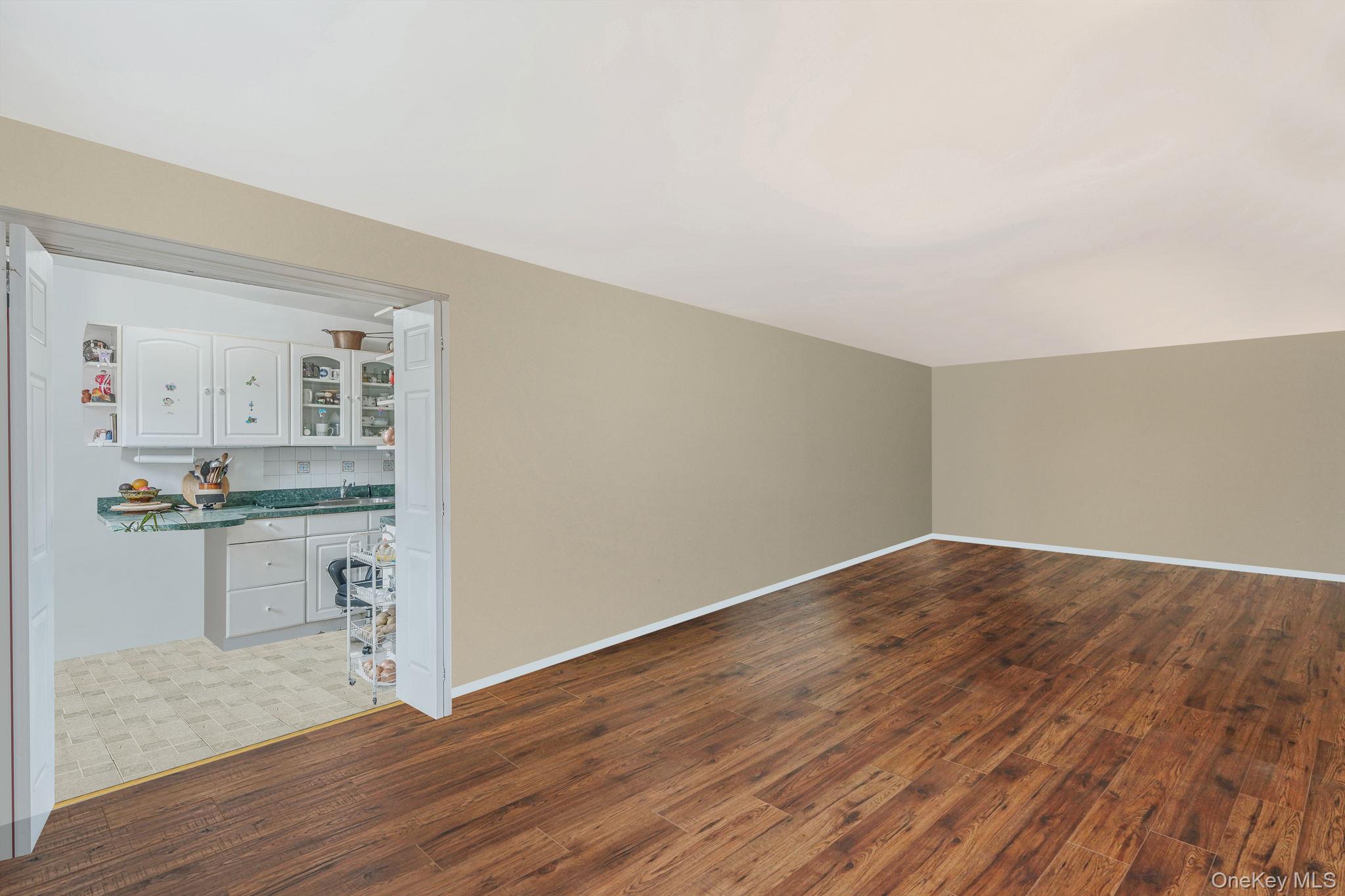 #16 photo, 54-40 Little Neck Parkway, Little Neck , NY 11362