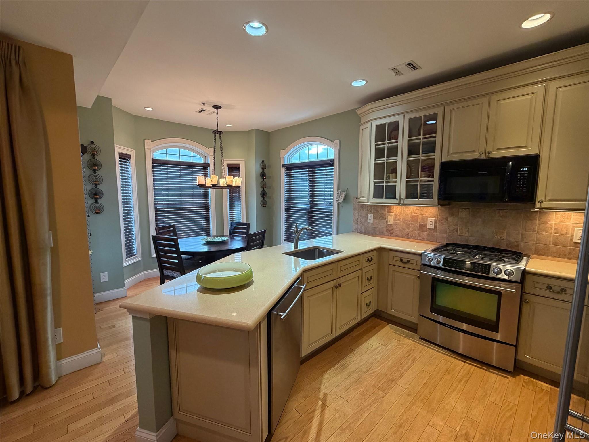 #17 photo, 514 Pacing Way, ناسو Westbury , NY 11590