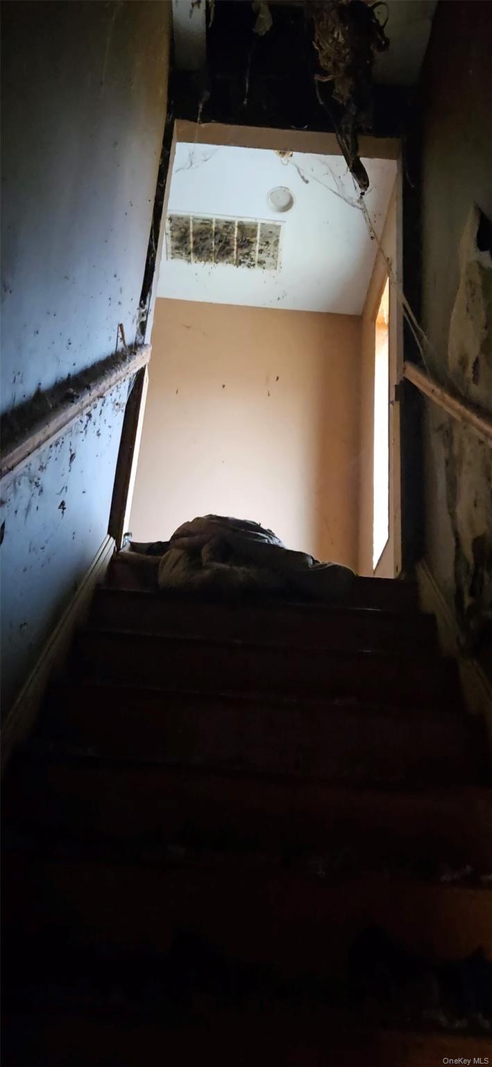 #4 photo, 17 Grant Place, Lake Peekskill , NY 10537