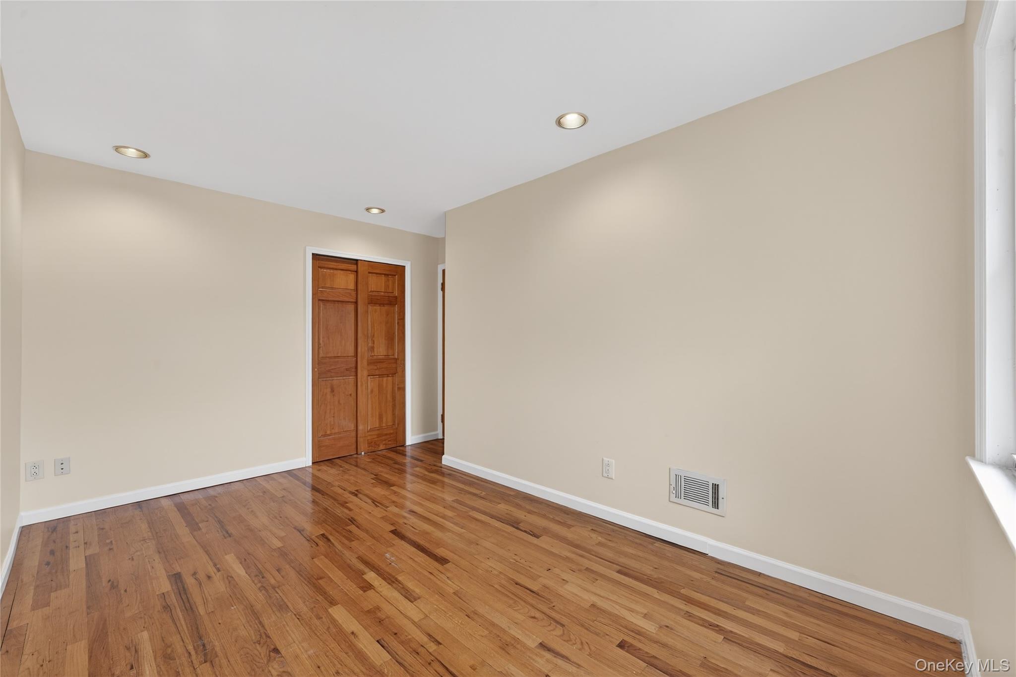 #11 photo, 6247 Douglaston Parkway, Douglaston , NY 11362