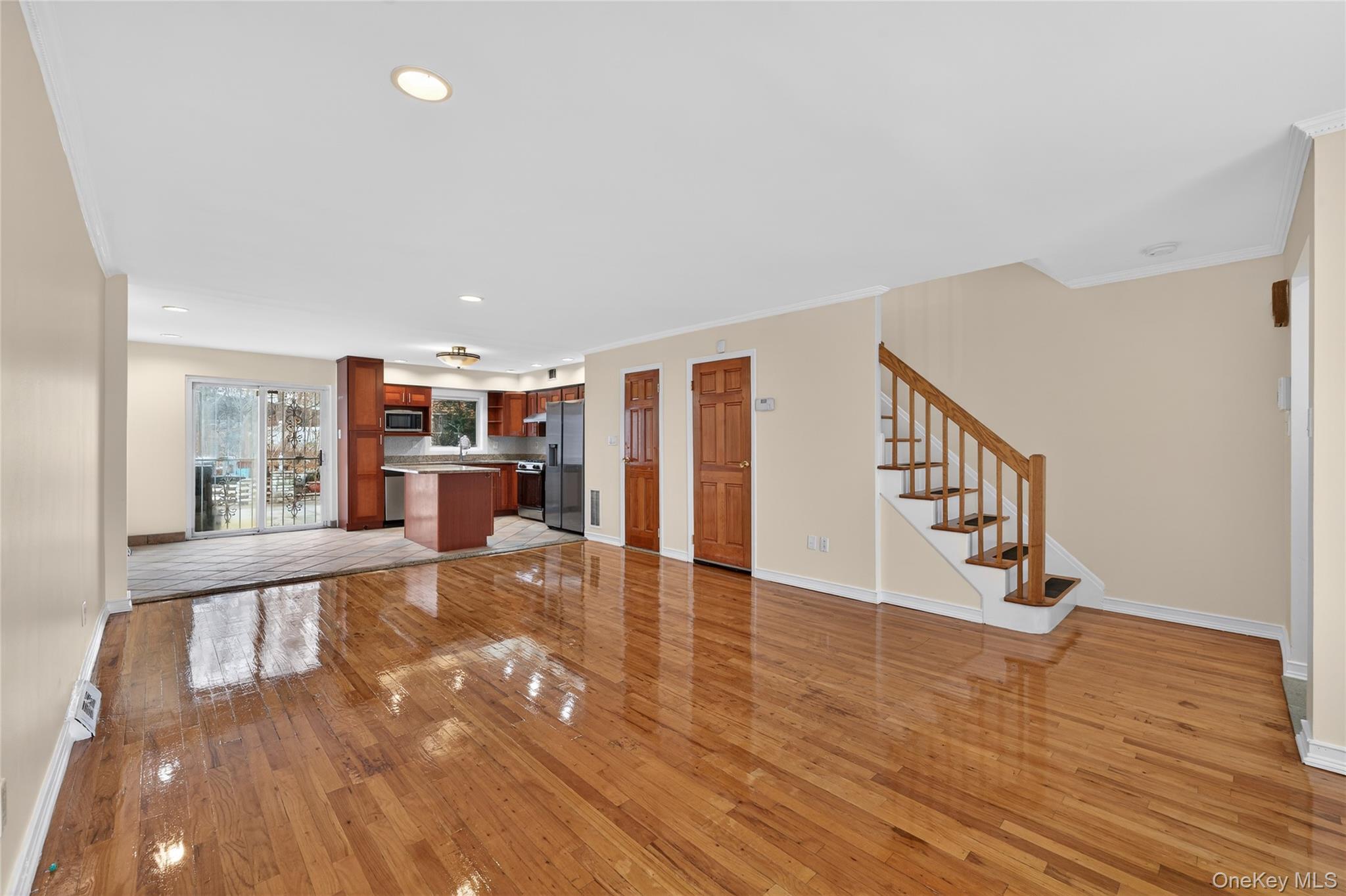 #2 photo, 6247 Douglaston Parkway, Douglaston , NY 11362