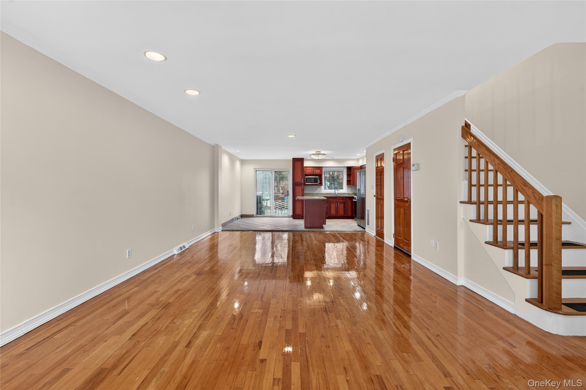 #3 photo, 6247 Douglaston Parkway, Douglaston , NY 11362