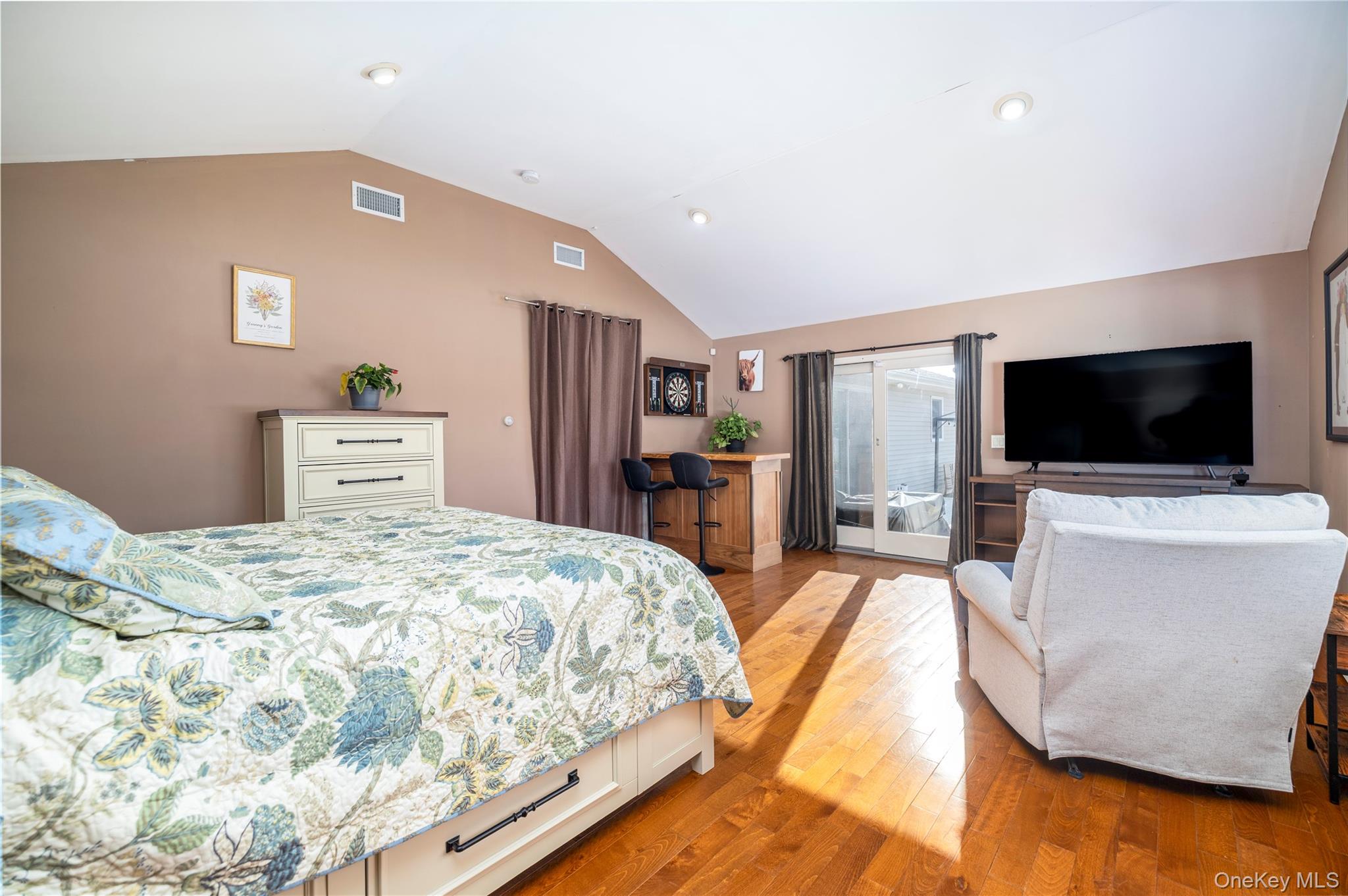 #19 photo, 272 Baylawn Avenue, Copiague , NY 11726