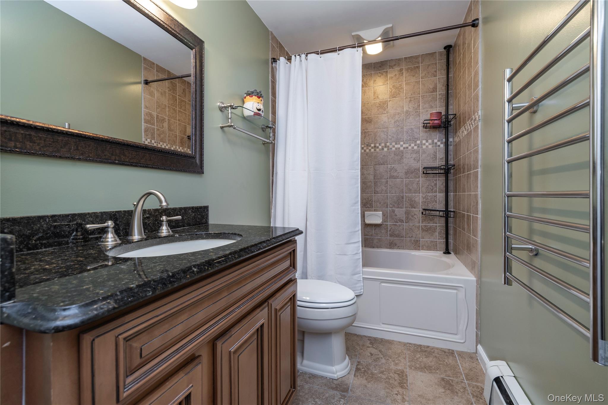 #20 photo, 272 Baylawn Avenue, Copiague , NY 11726