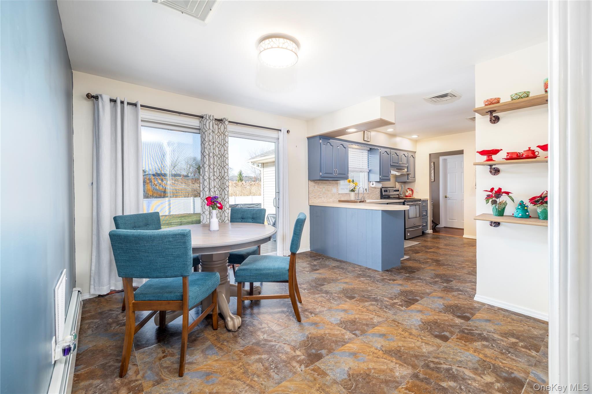 #6 photo, 272 Baylawn Avenue, Copiague , NY 11726