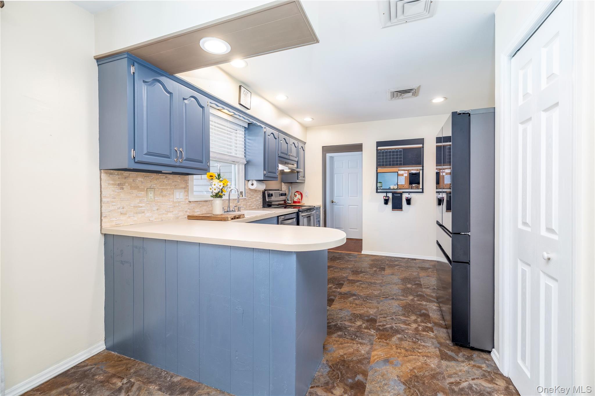 #7 photo, 272 Baylawn Avenue, Copiague , NY 11726