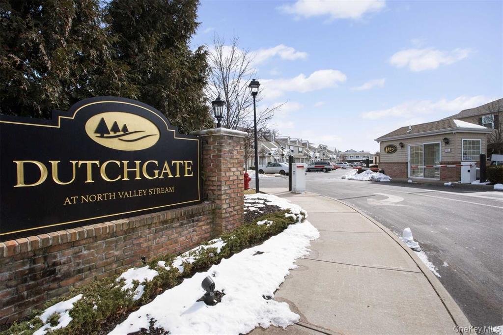 #2 photo, 817 Willow Lane, ناسو Valley Stream , NY 11580