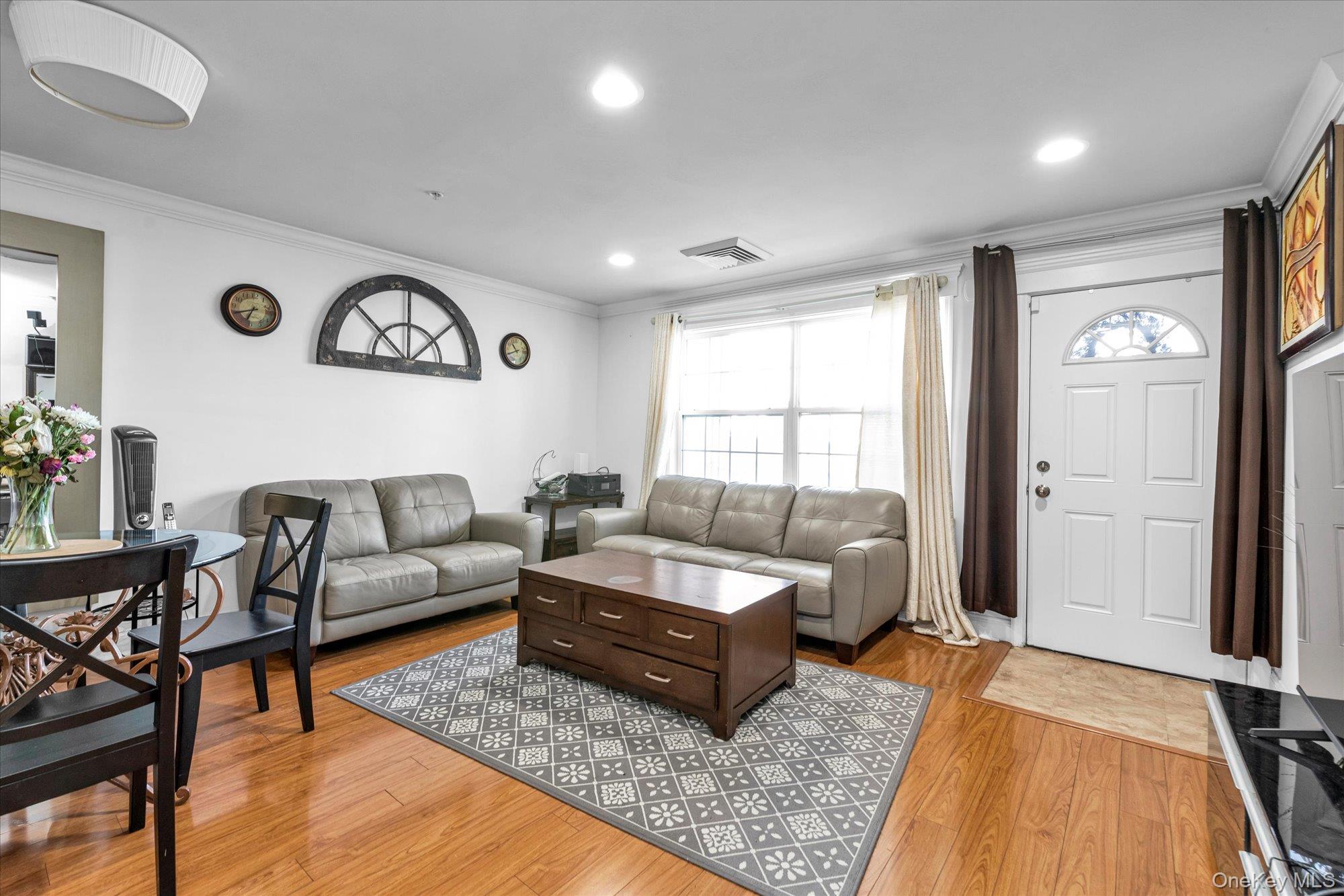 #3 photo, 817 Willow Lane, Valley Stream , NY 11580