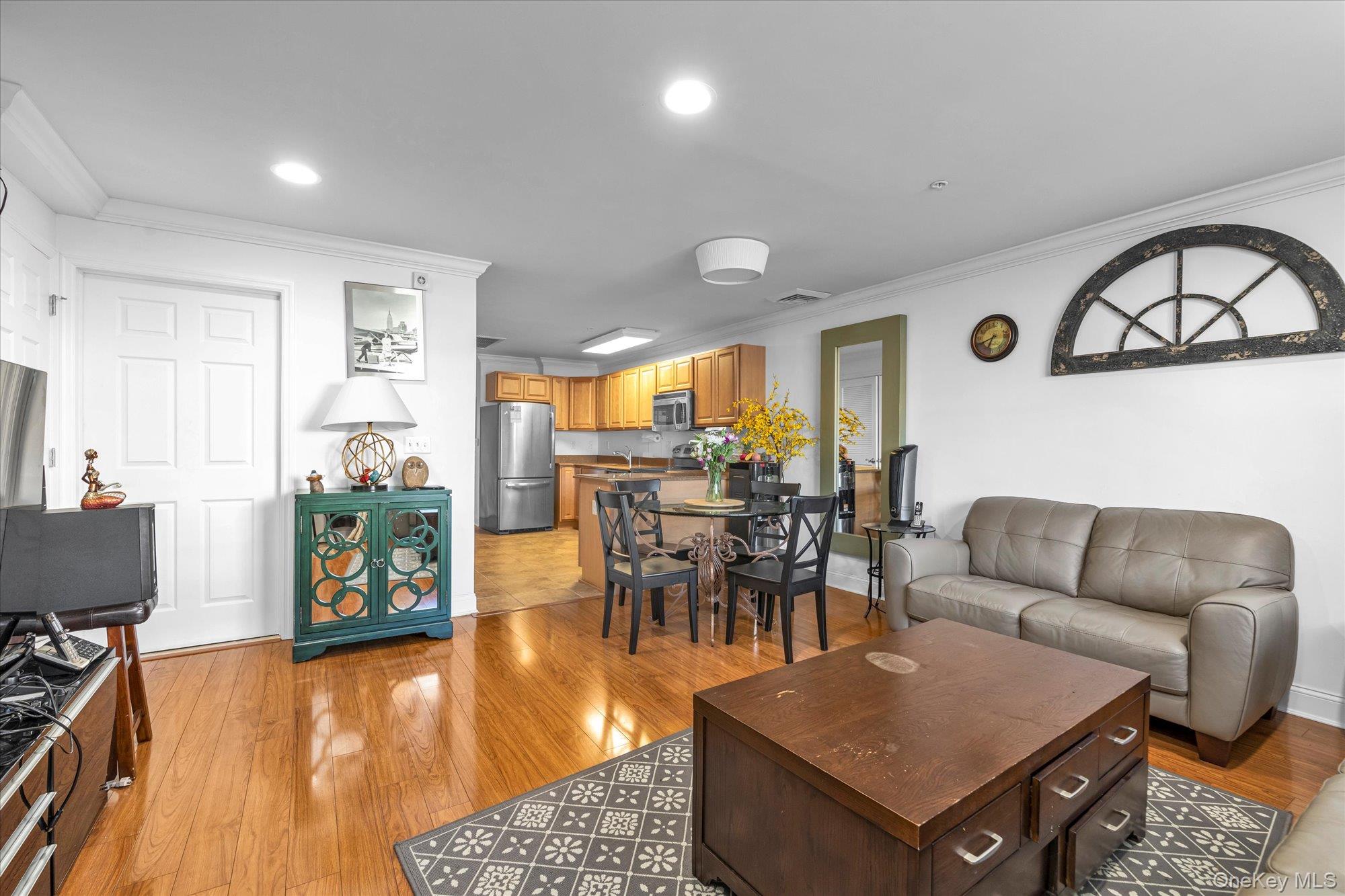 #4 photo, 817 Willow Lane, Valley Stream , NY 11580