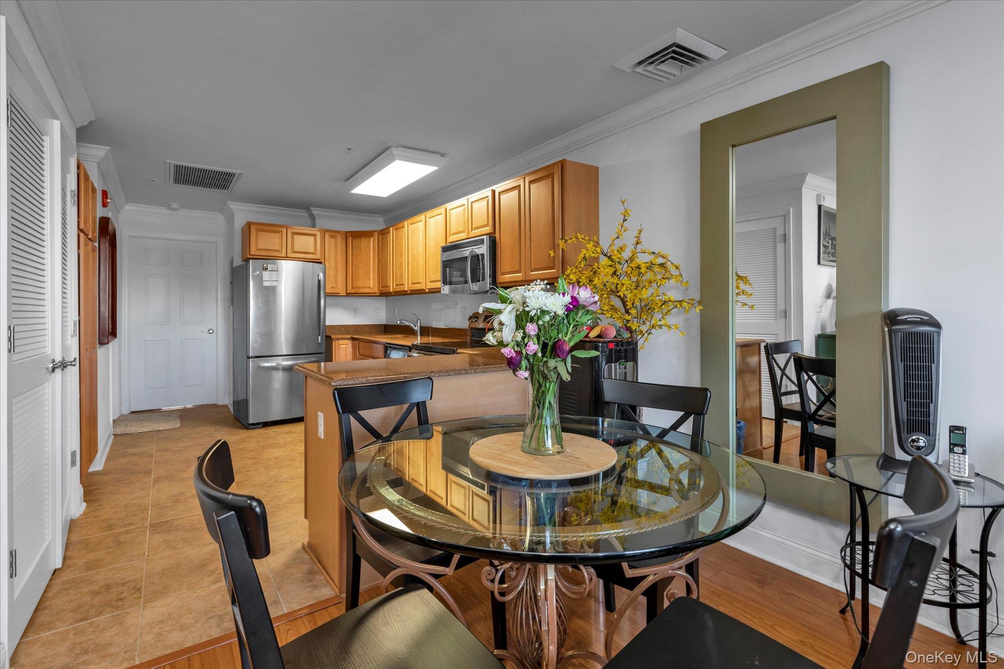 #6 photo, 817 Willow Lane, Valley Stream , NY 11580