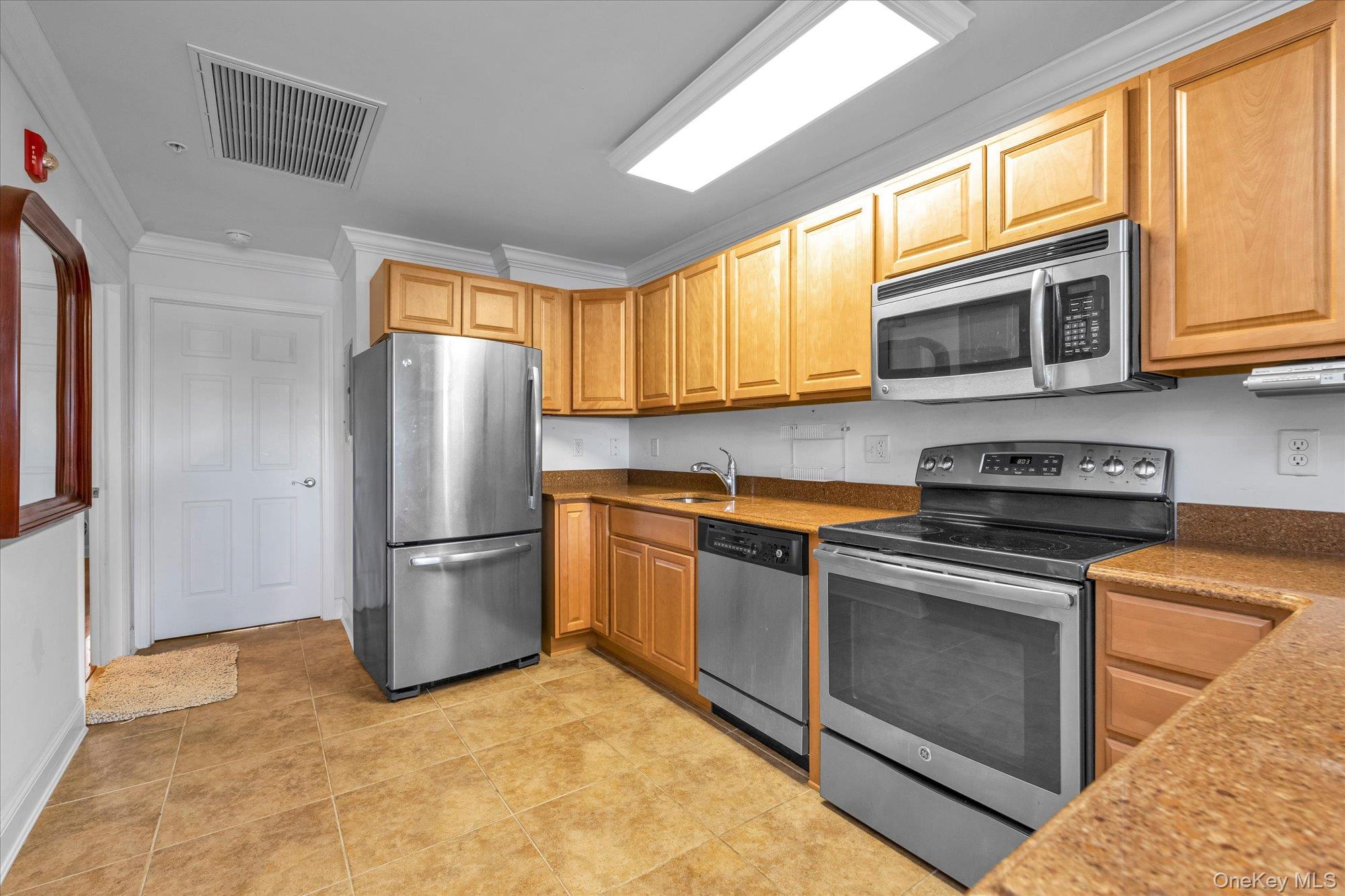 #7 photo, 817 Willow Lane, Valley Stream , NY 11580