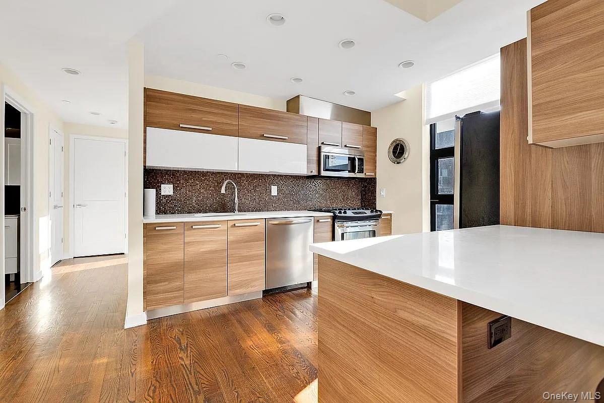 #13 photo, 2833 Ocean Parkway, Brooklyn , NY 11235