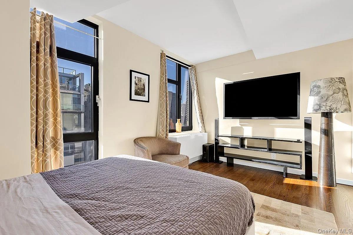 #17 photo, 2833 Ocean Parkway, Brooklyn , NY 11235