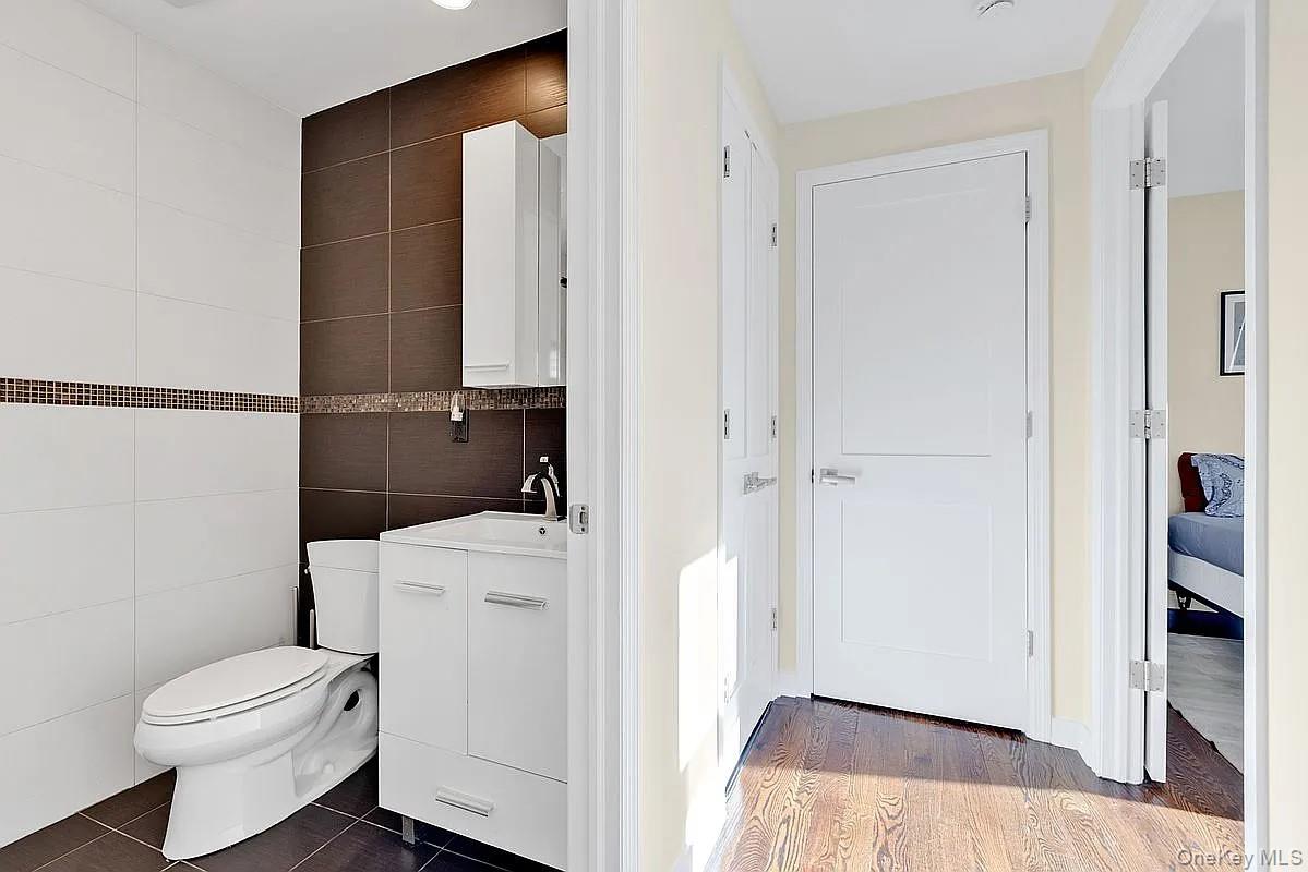 #19 photo, 2833 Ocean Parkway, Brooklyn , NY 11235