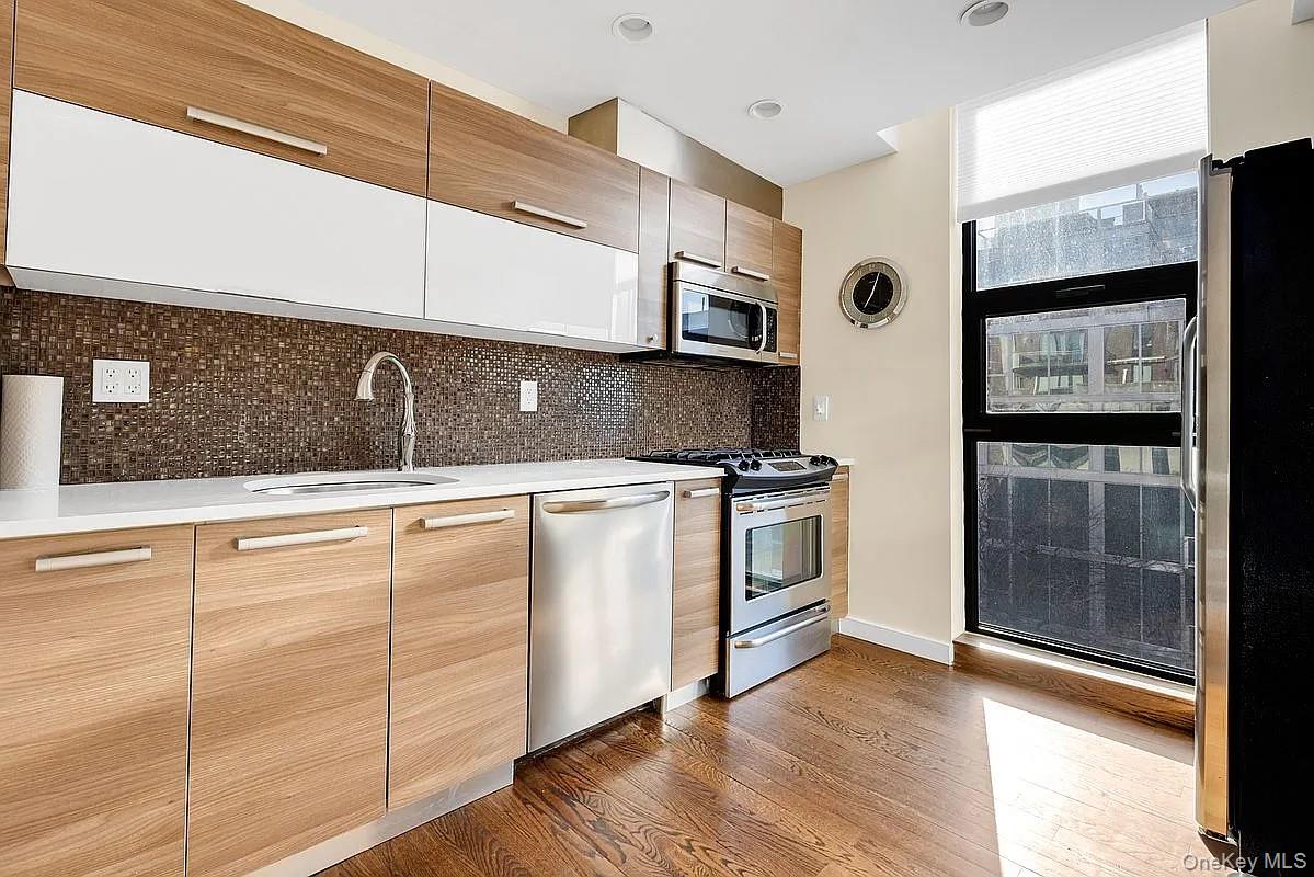 #4 photo, 2833 Ocean Parkway, Brooklyn , NY 11235