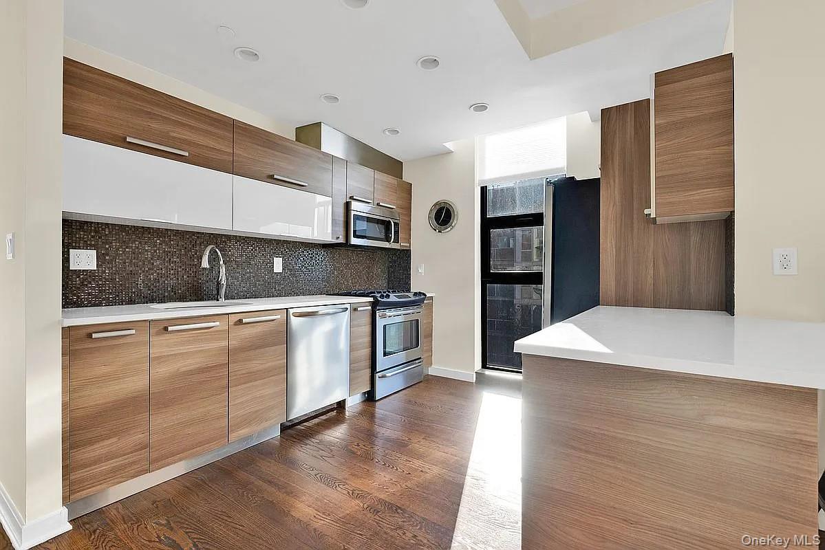 #5 photo, 2833 Ocean Parkway, Brooklyn , NY 11235