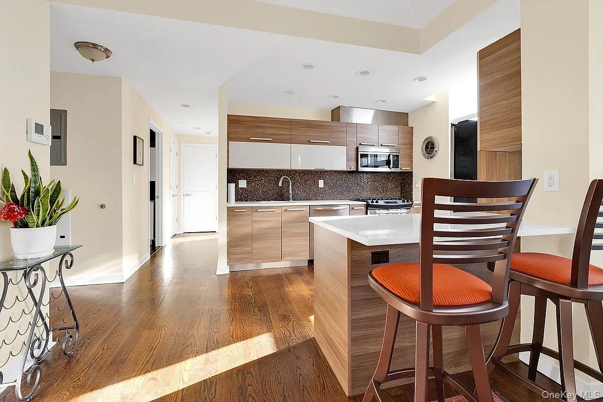 #7 photo, 2833 Ocean Parkway, Brooklyn , NY 11235