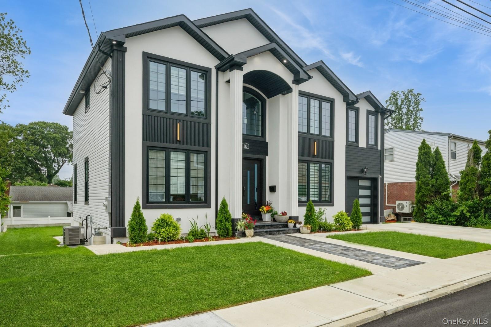 #1 photo, 215 Marguerite Ave, ناسو South Floral Park , NY 11001