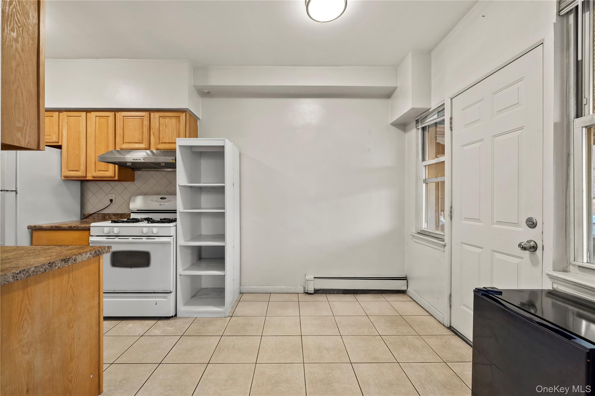 #20 photo, 6028 Wetherole Street, كوينز Elmhurst , NY 11373