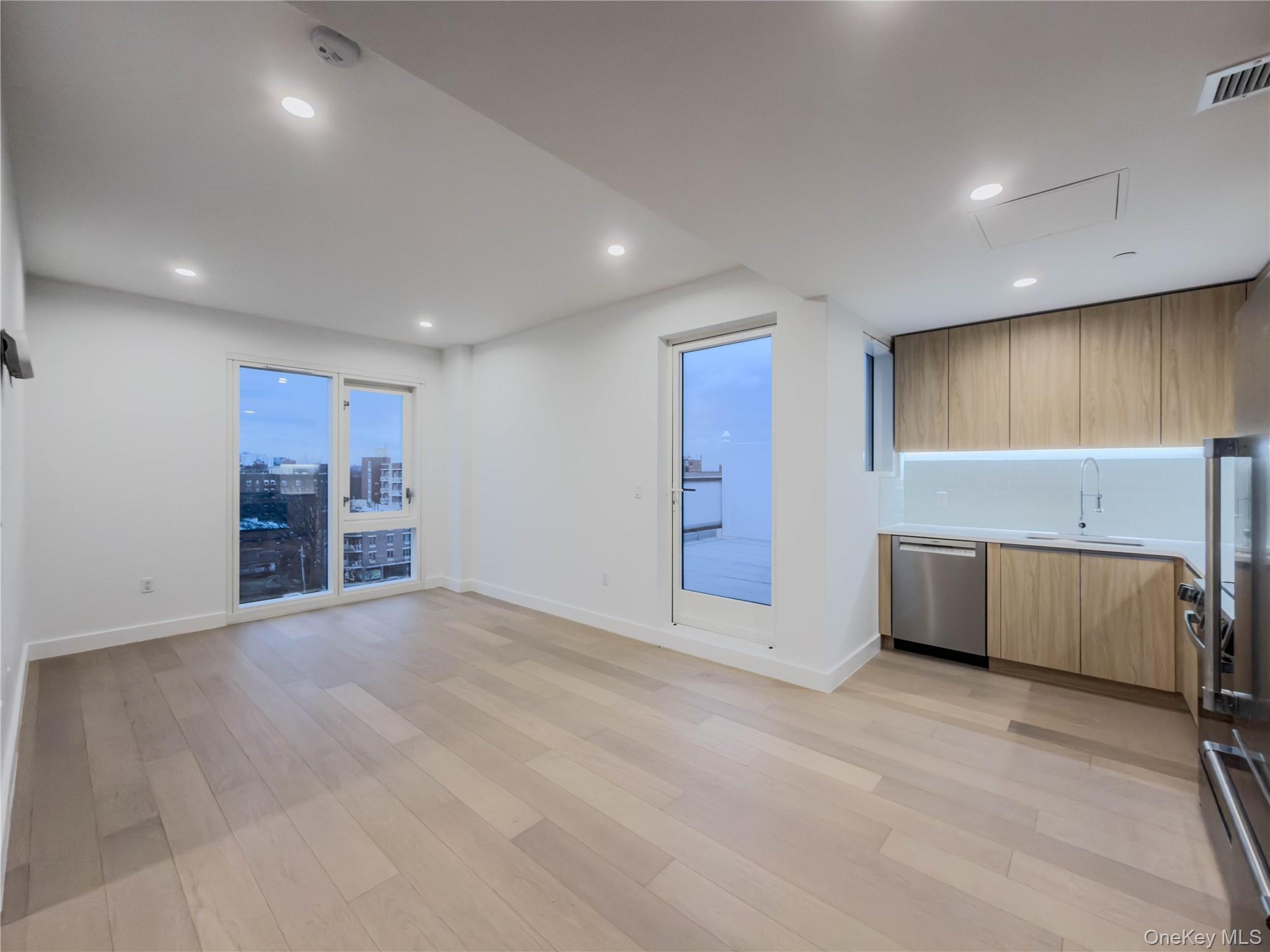 #2 photo, 150-02 Northern Boulevard, كوينز Flushing , NY 11354