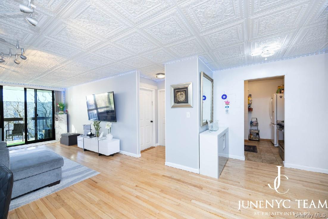 #16 photo, 152-18 Union Turnpike, Flushing , NY 11367