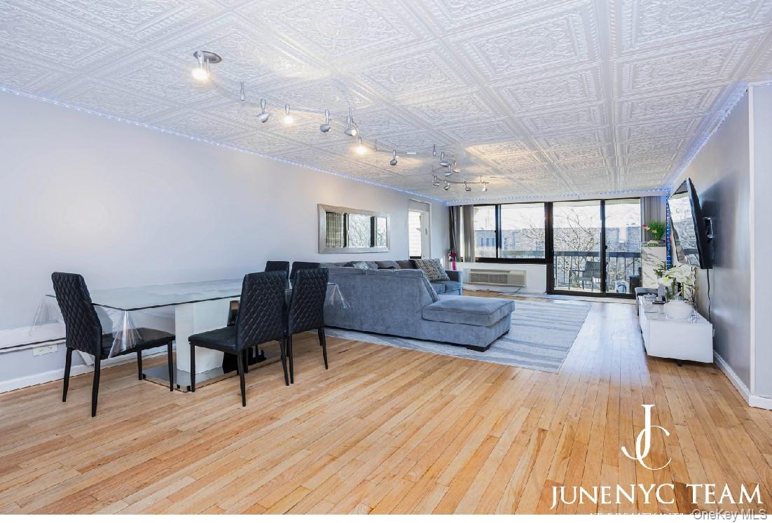 #18 photo, 152-18 Union Turnpike, Flushing , NY 11367