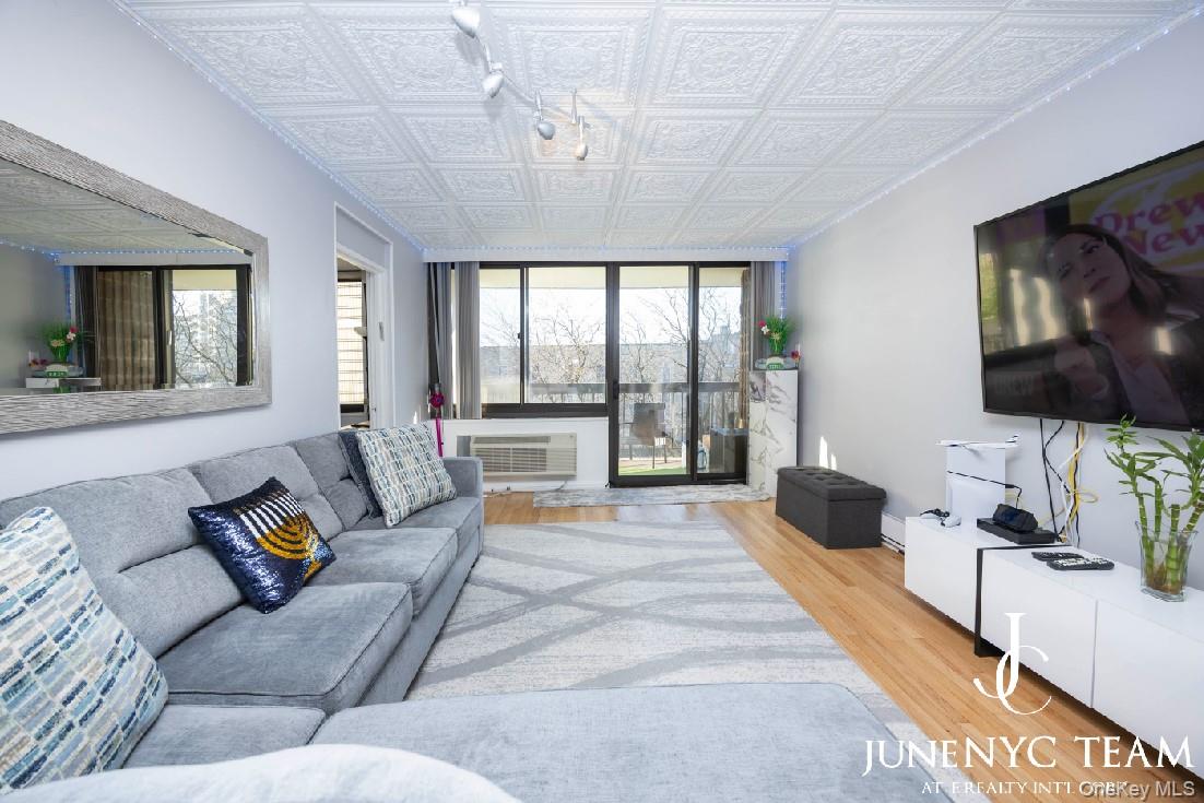 #19 photo, 152-18 Union Turnpike, Flushing , NY 11367