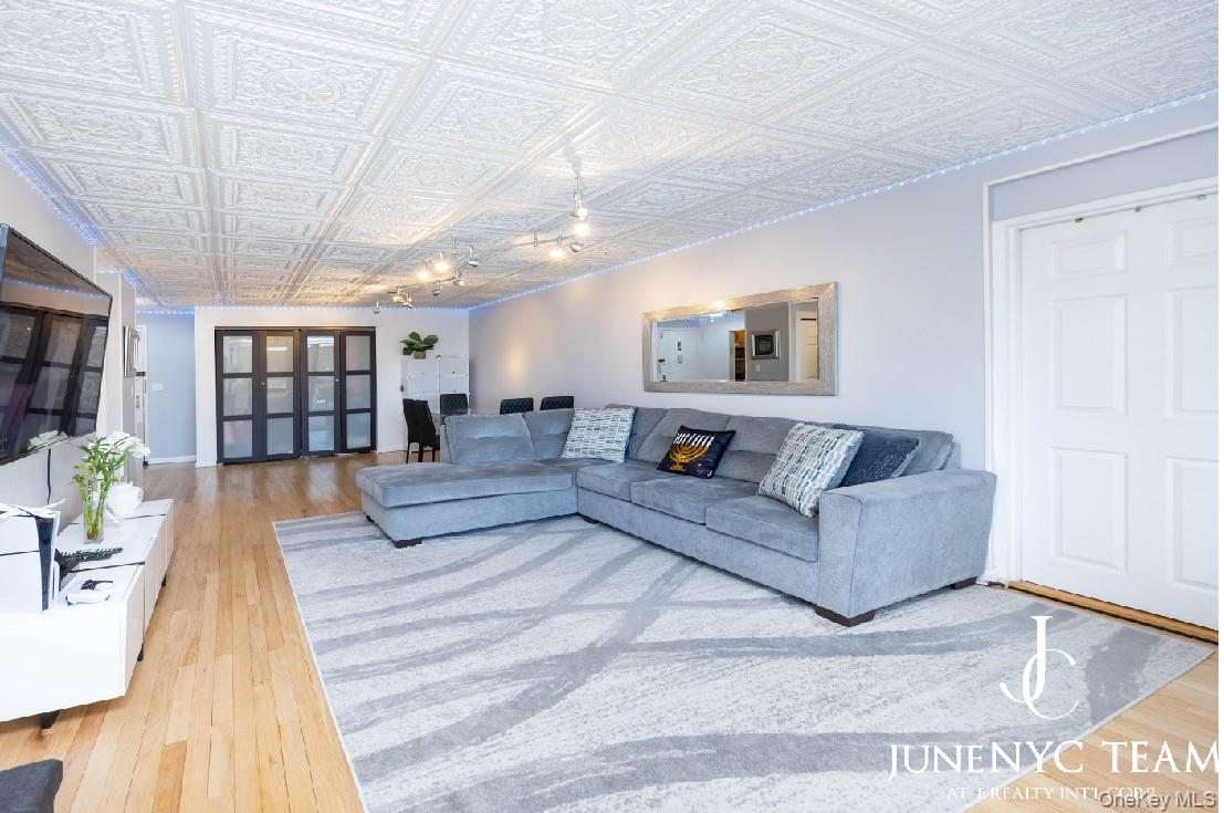 #20 photo, 152-18 Union Turnpike, Flushing , NY 11367