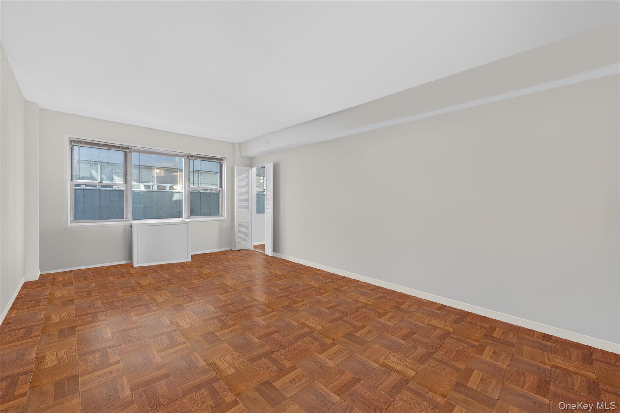 #3 photo, 310 E 49th Street, New York (Manhattan) , NY 10017